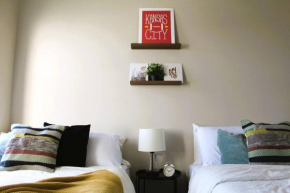 2 Bedroom 3 bed Cozy Downtown Getaway